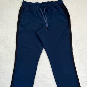 Lululemon Athletica Women’s Blue and Black Joggers Size M